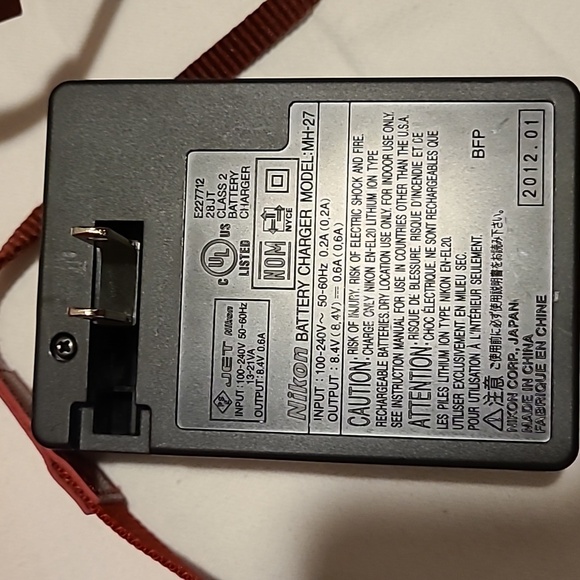 Nikon 1 J1 Digital Camera With Bag Red - Picture 7 of 12